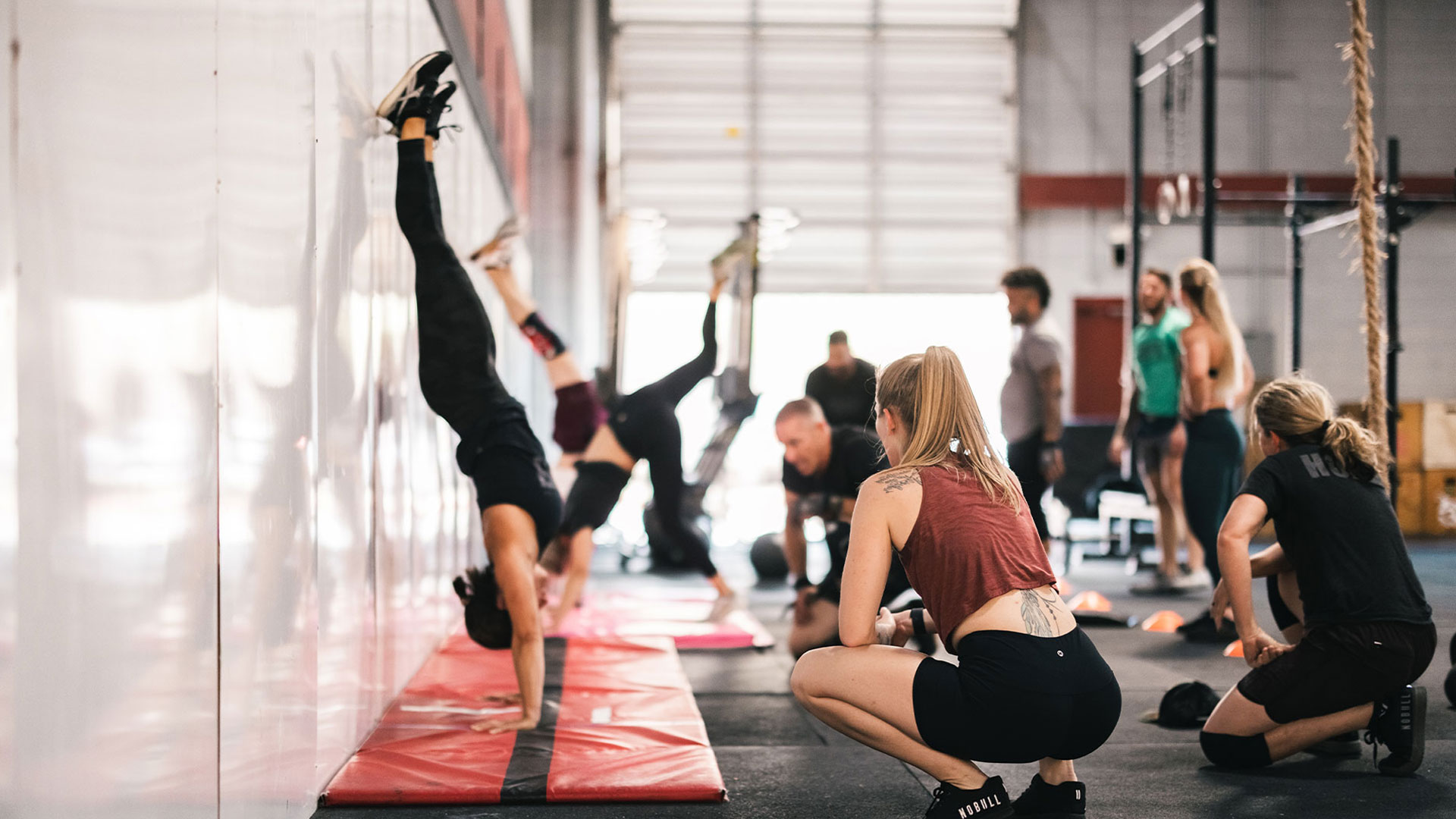 crossfit-coach-led-fitness-training-adapted-for-you-handstand-hold